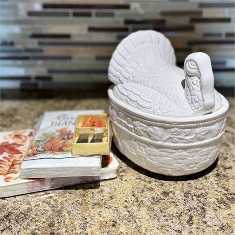 White Ceramic Covered Turkey Dish - 7.5 x 7.75"