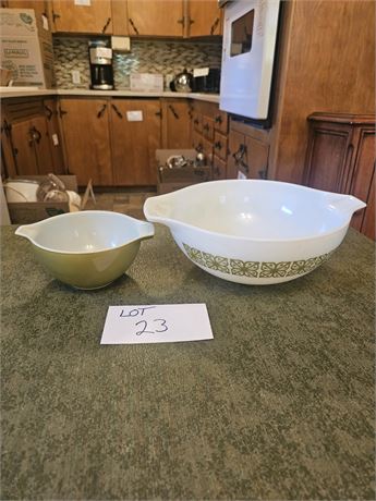 Pyrex Avocado Green Verde 4Qt Mixing Bowl & 1.5Qt Mixing Bowl
