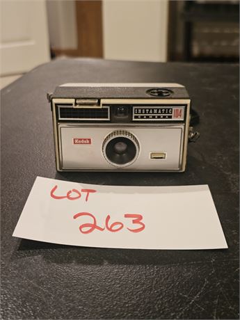 Kodak Instamatic 104 Film Camera Easy Load, Flashcube System Year 1965