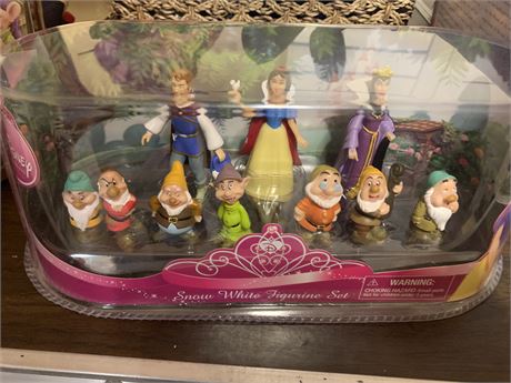 Disney Snow White Figurine Set