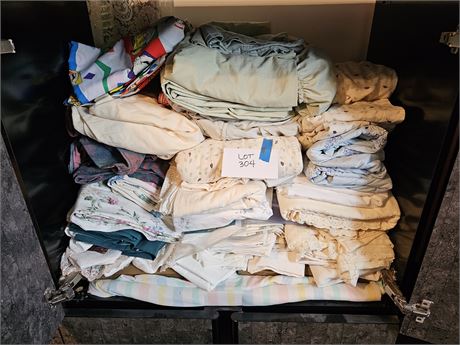 Large Lot of Mixed Sheets – Queen & King Size