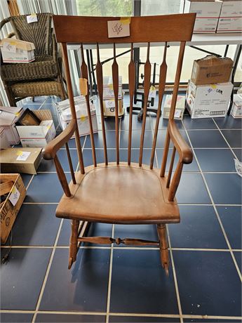 Nicholas & Stone Wood Deerfield Rocking Chair