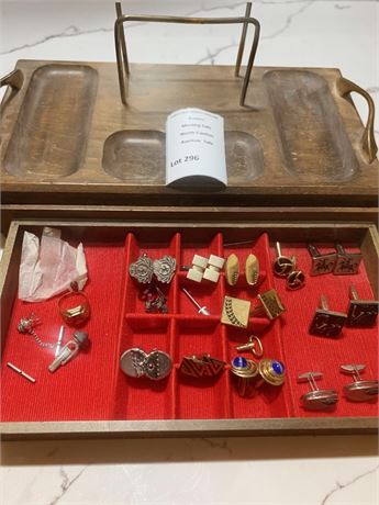 1970s Cufflinks & Tie Clips In Vintage Red Lined Case