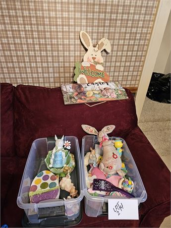 Mixed Easter Lot: Wall Hanging / Figurines / Plush & More