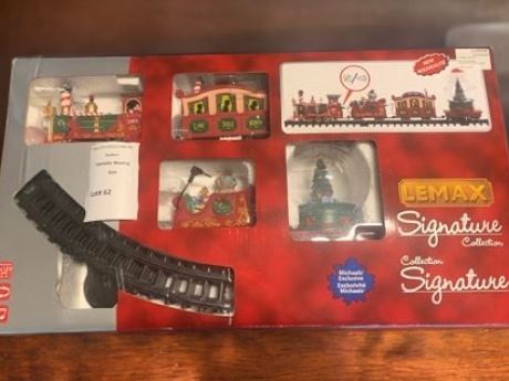Lemax Signature Edition North Pole Railway Train Set Snow W/Snow Globe 74223
