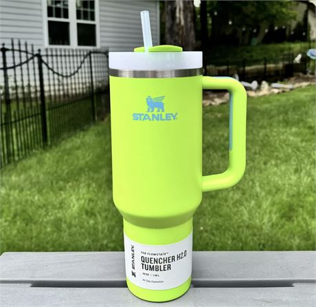 New Stanley 40 oz Quencher H2.0 Tumbler Cup "Bright Lime"