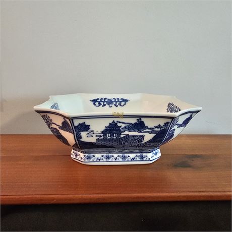 Chinese Porcelain, Kangxi Nian Zhi White & Blue Rectangle Bowl