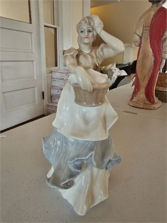 Royal Doulton Reflections "Breezy Day" 1987 Figurine