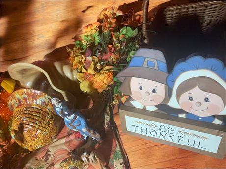 Thanksgiving Holiday Decoration Lot (Includes Storage Tote)