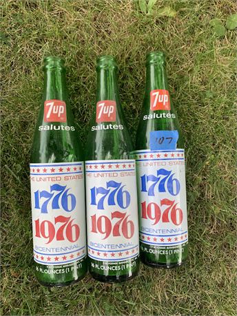 Vintage 1776-1976 Bicentennial 7UP Soda 16 oz Commemorative Liberty Bell Bottles