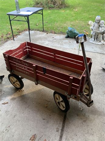 Town & Country Radio Flyer Wagon