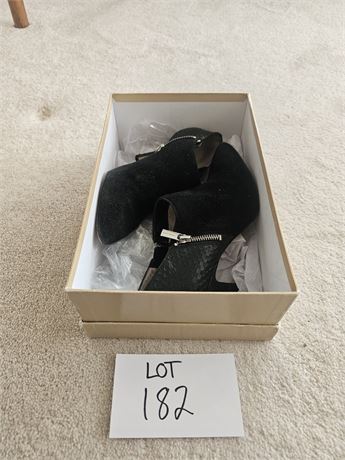 Michael Kors Size 7M Black Ankle Booties