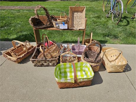 Mixed Basket Lot: Different Sizes / Styles & Colors