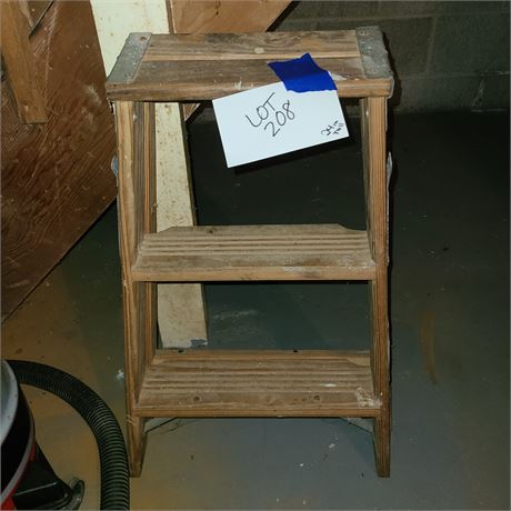 Werner 2Ft Wood Step Ladder Model:W150