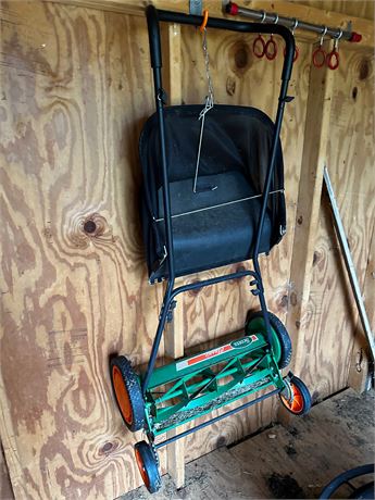 Scotts 20" Manual Lawn Mower With Bag