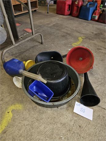 Mixed Funnel Lot & Oil Pan