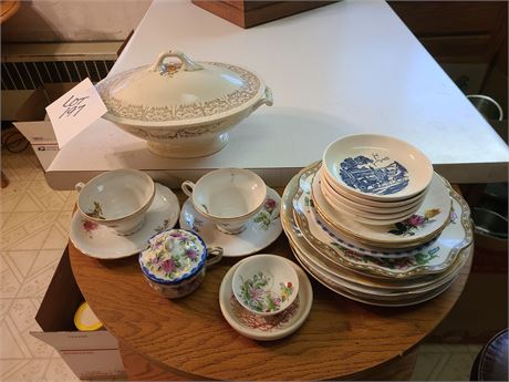 Mixed Kitchen Lot:Georgian Homer Laughlin Turren/Tea Cups/Plates/Saucers & More