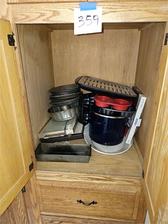 Cupboard Cleanout: Large Pots/Bakeware/Molds & More