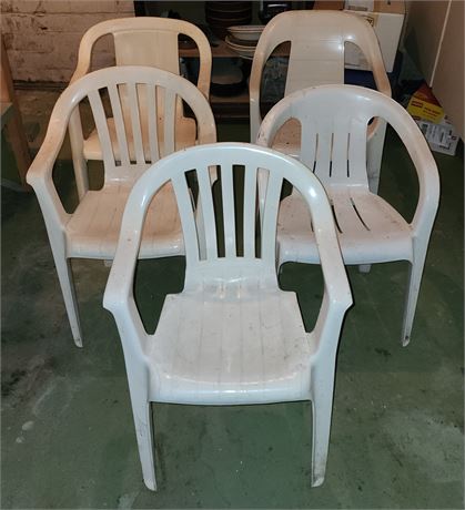 5 plastic outdoor chairs