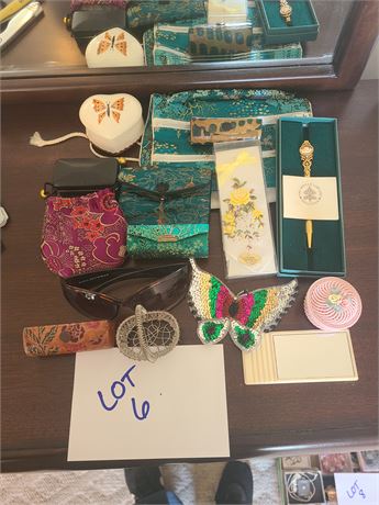 Mixed Vanity Lot: Jewelry Pouches / Trinket Boxes & More