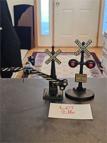 Marx 438 O Gauge Crossing Gate & RR Crossing
