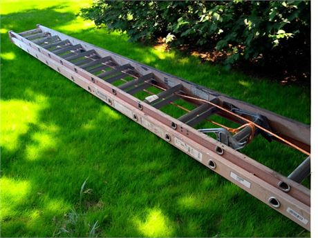 Louisville 25 Ft Adjustable Fiberglass Step Ladder