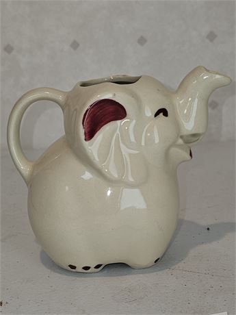 Shawnee USA Elephant Creamer