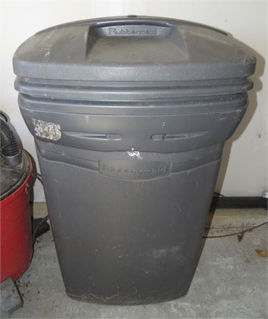 Rubbermaid Trash Can