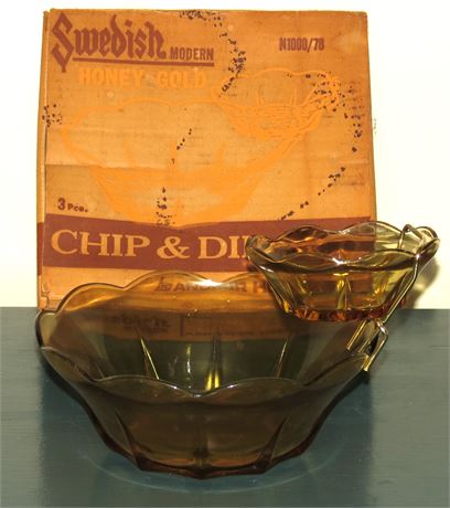 Anchor Hocking Honey Gold Chip/Dip Bowl