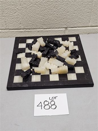 Black & White Quartz Chess Game