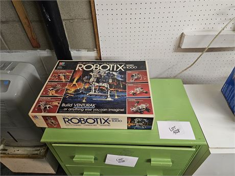 MB Robotix R-1000 Modular System Box / Astronaut & Instructions