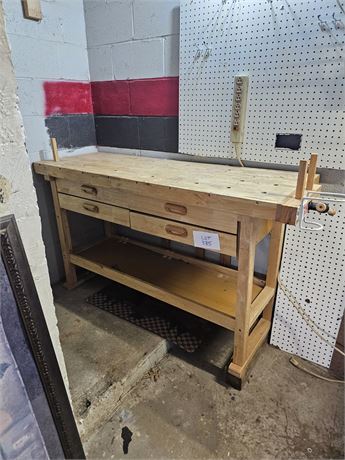 Solid Wood Work Bench With Vise