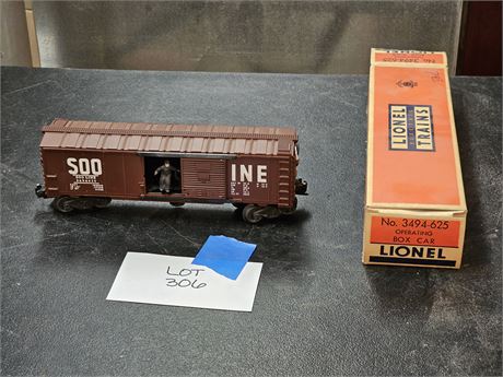 Lionel 3494-625 Operating Box Car with Box