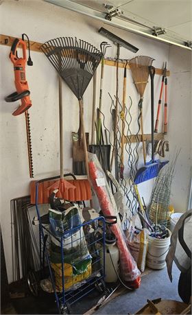Large Garden/Yard Cleanout: Garden Chemicals/Sprayer/Tomato Cages & More