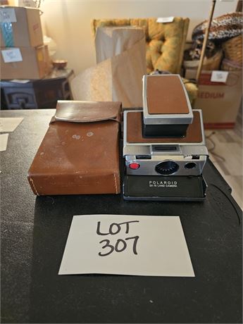 Polaroid SX-70 Land Camera With Case