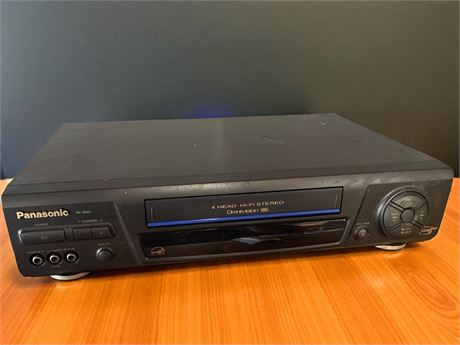 Panasonic PV-8661 Omnivision 4-Head Hi-Fi Stereo VCR