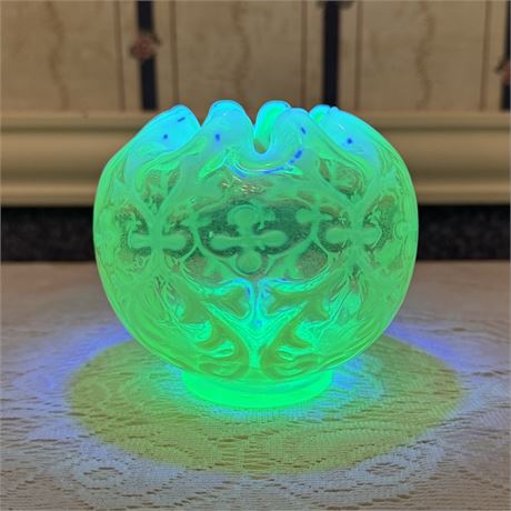 Early Northwood Spanish Lace Vaseline Opalescent Rose Bowl - 4"