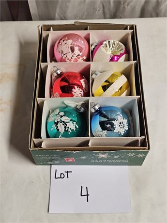 Vintage Frankie Christmas Glitter Stencil Ornament, Mica Glitter & Indent Stripe