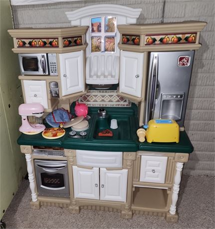 Kid's Play Kitchen