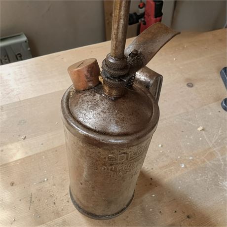 Dutton-Lainson Company Vintage 1-Quart Golden Rod Oiler