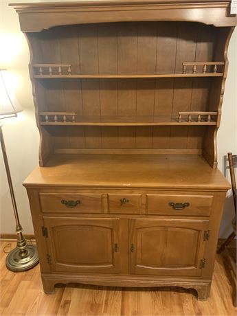 MCM Heirloom Maple Display Early American/Colonial Cabinet/Hutch