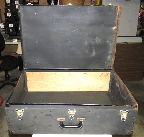 Vintage Suitcase / Trunk