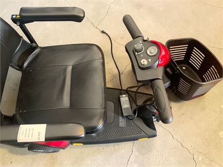Pride Mobility Go-Go Elite Traveller 3-Wheel Mobility Scooter W/Swivel Seat/Bask