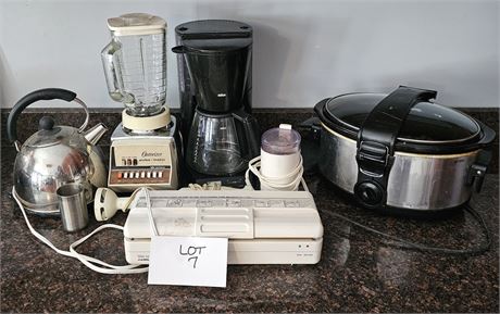 Small Appliance Lot Braun Coffee Pot, Crockpot Blender & More