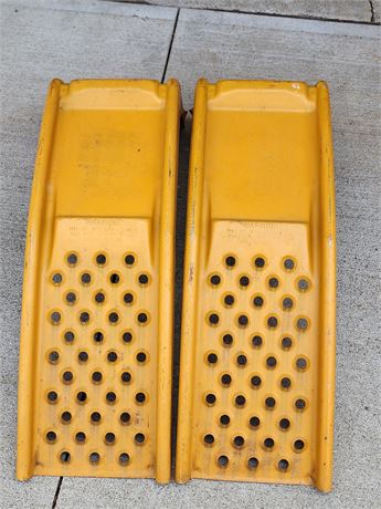 Metal Yellow Ramp Stands