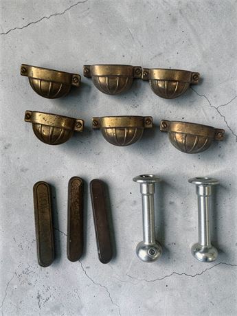 Hardware Lot - Vintage/Antique Brass Drawer Pulls & Cabinet Hardware