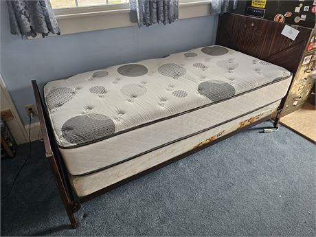 Antique Metal Bed - Twin Mattress