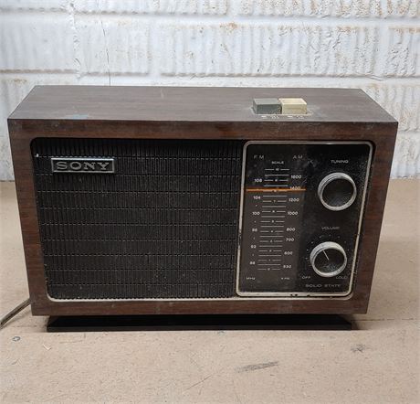 Vintage Sony Radio Retro 1970's  AM/FM, 2 Band