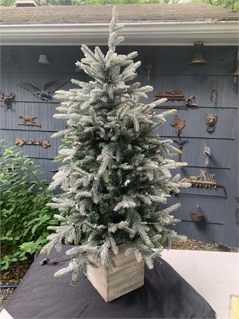 Green Flocked Faux White Snow 4ft Artificial Pre-Lit Christmas Tree