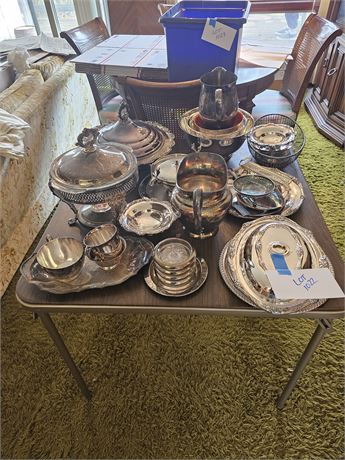 Large Lot of Mixed Silverplate Bowls / Servers / Pitchers & More